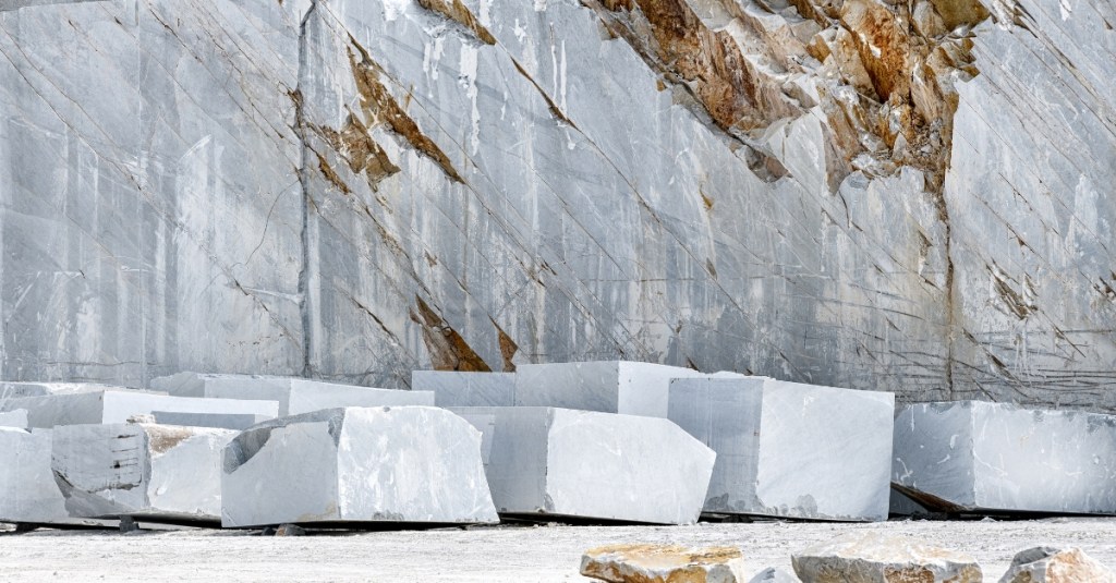 Foto sebuah tambang marmer di Italia